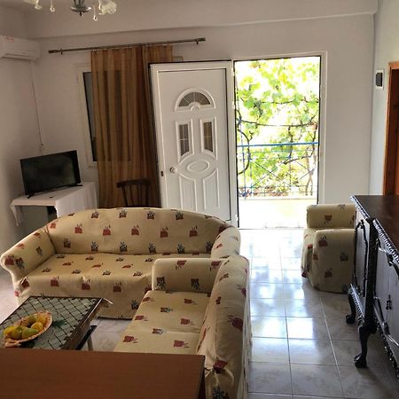 Dina House Apartment ฮีมาเรอ ภายนอก รูปภาพ
