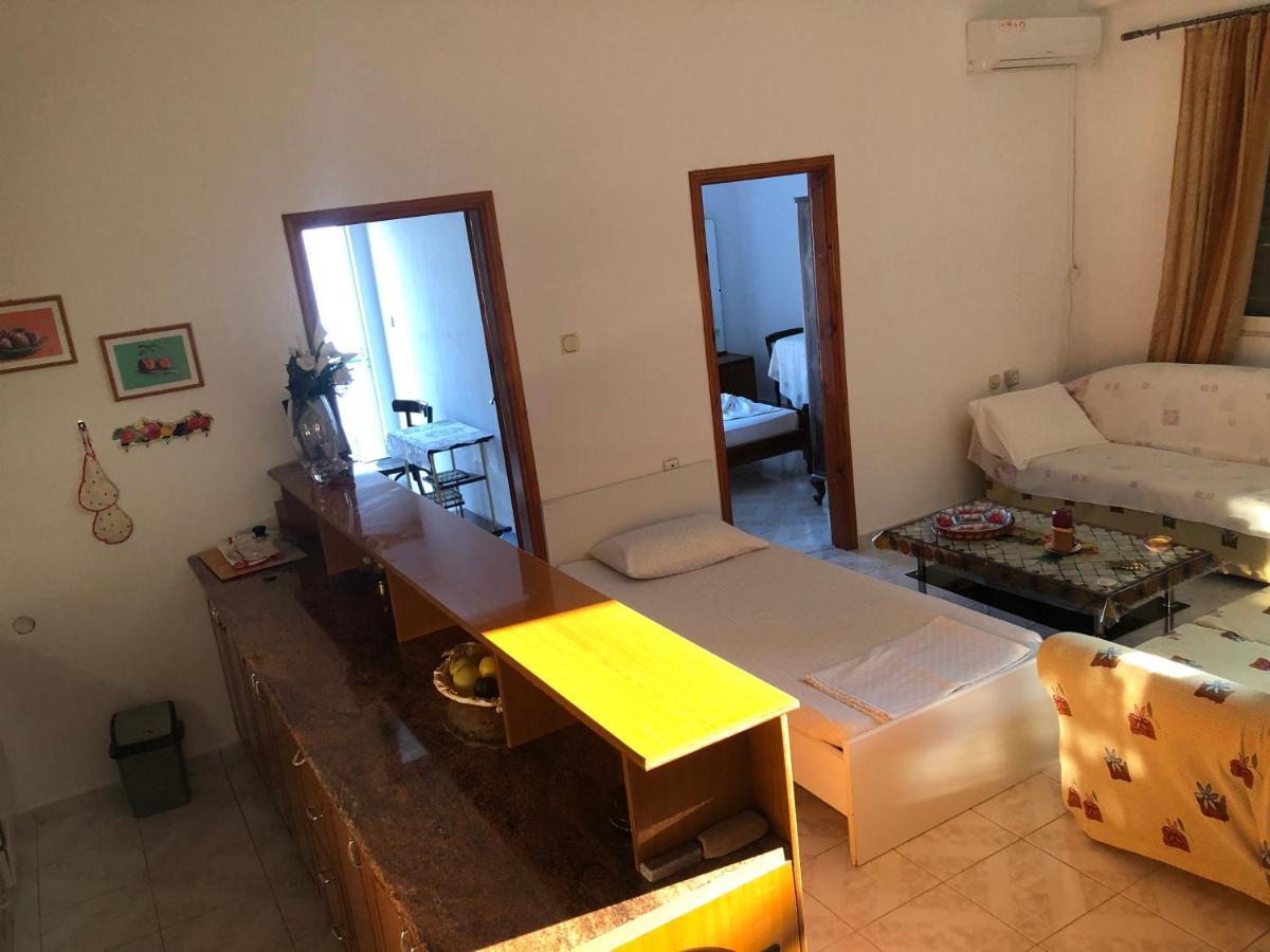 Dina House Apartment ฮีมาเรอ ภายนอก รูปภาพ
